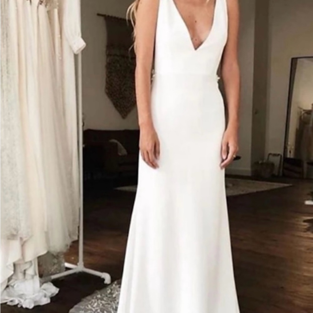 Elegant White Sleeveless Wedding Dress